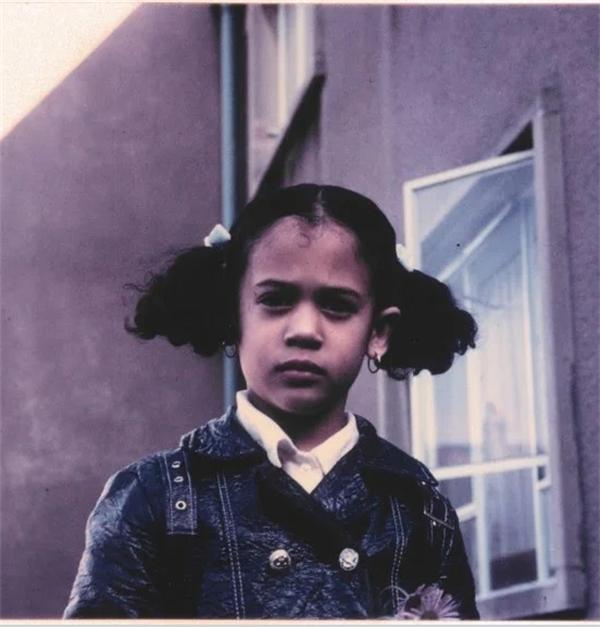 Hamala's hairstyle on childhood